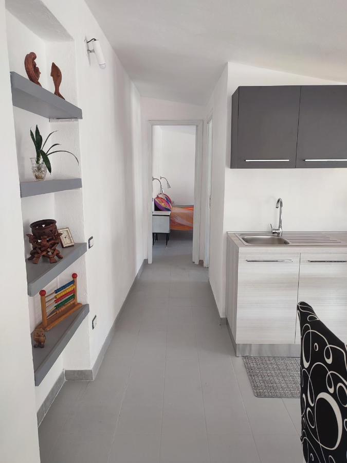 La Mansarda Apartment ตอร์โตลี ภายนอก รูปภาพ