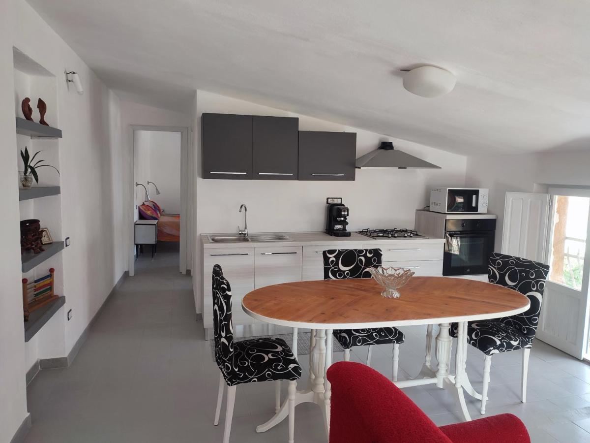 La Mansarda Apartment ตอร์โตลี ภายนอก รูปภาพ