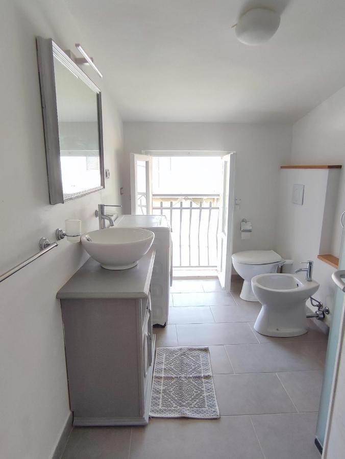 La Mansarda Apartment ตอร์โตลี ภายนอก รูปภาพ