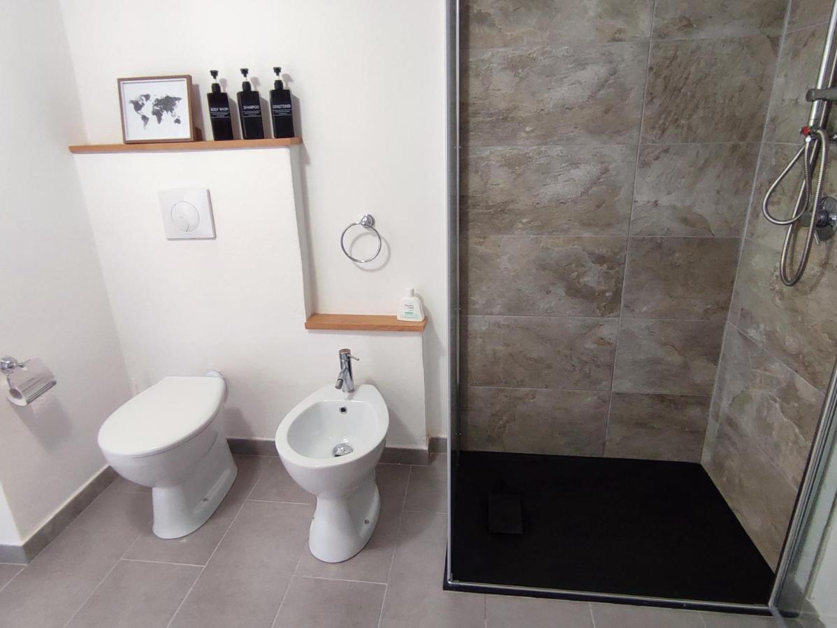 La Mansarda Apartment ตอร์โตลี ภายนอก รูปภาพ