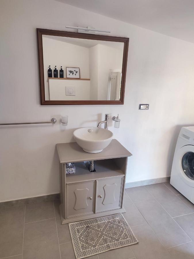 La Mansarda Apartment ตอร์โตลี ภายนอก รูปภาพ
